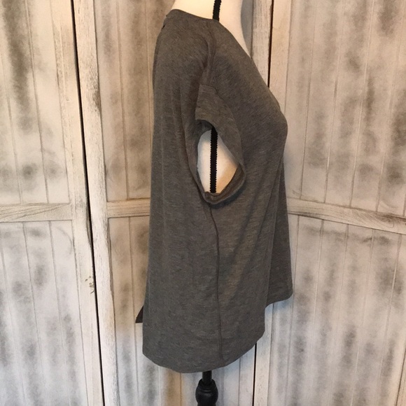 Lululemon tee - Picture 2 of 4